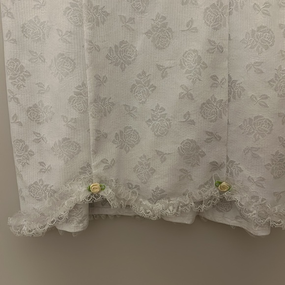 Dolls kill sugar thrillz white lace mini dress with 🌹 embroidery - Picture 3 of 5